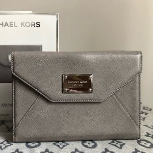 Michael Kors iPad mini clutch/cover in Pearl Gray